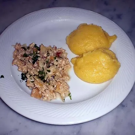 فندق Ines بوركا دي كادوري